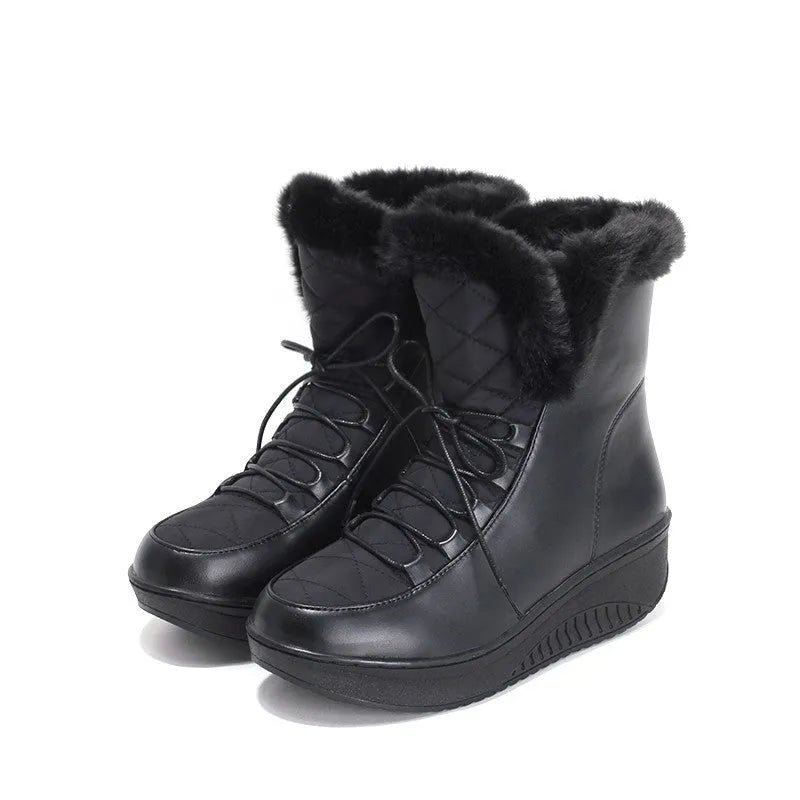 Women's black winter boots with 3cm platform, lace-up closure and plush lining