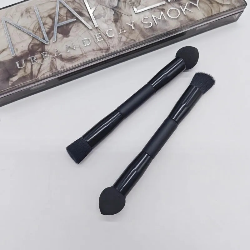 Double-headed miter sponge concealer brush with wooden handle and artificial fibre bristles in elegant black