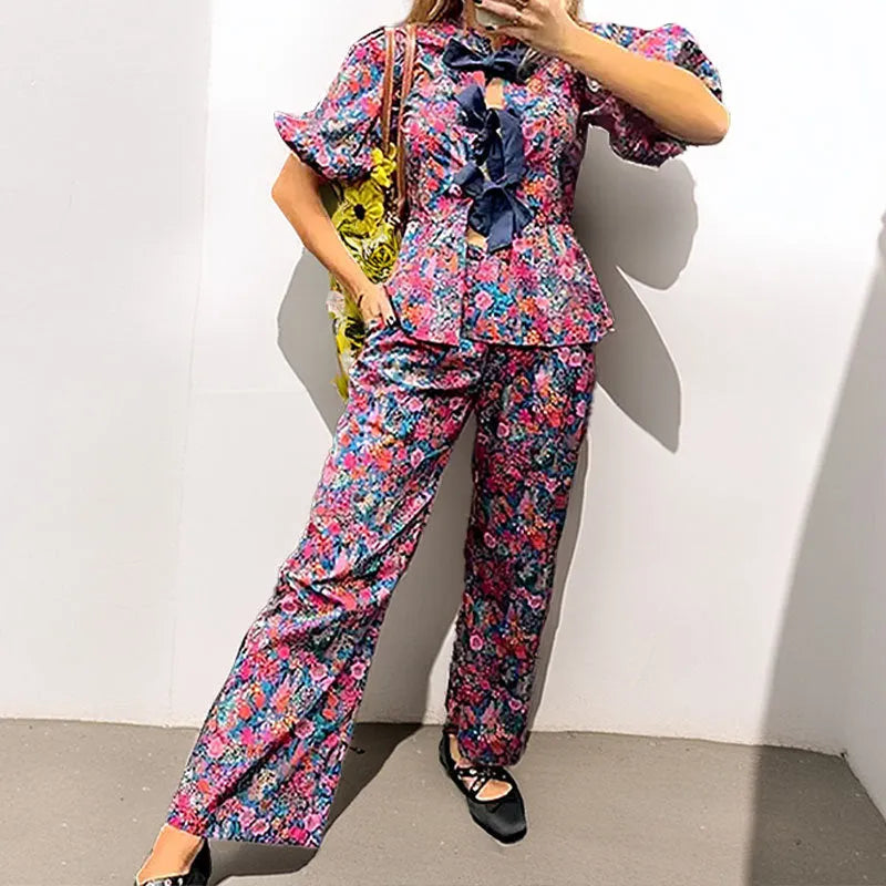 Floral printed women's trouser suit with puff sleeve top and tie-neck