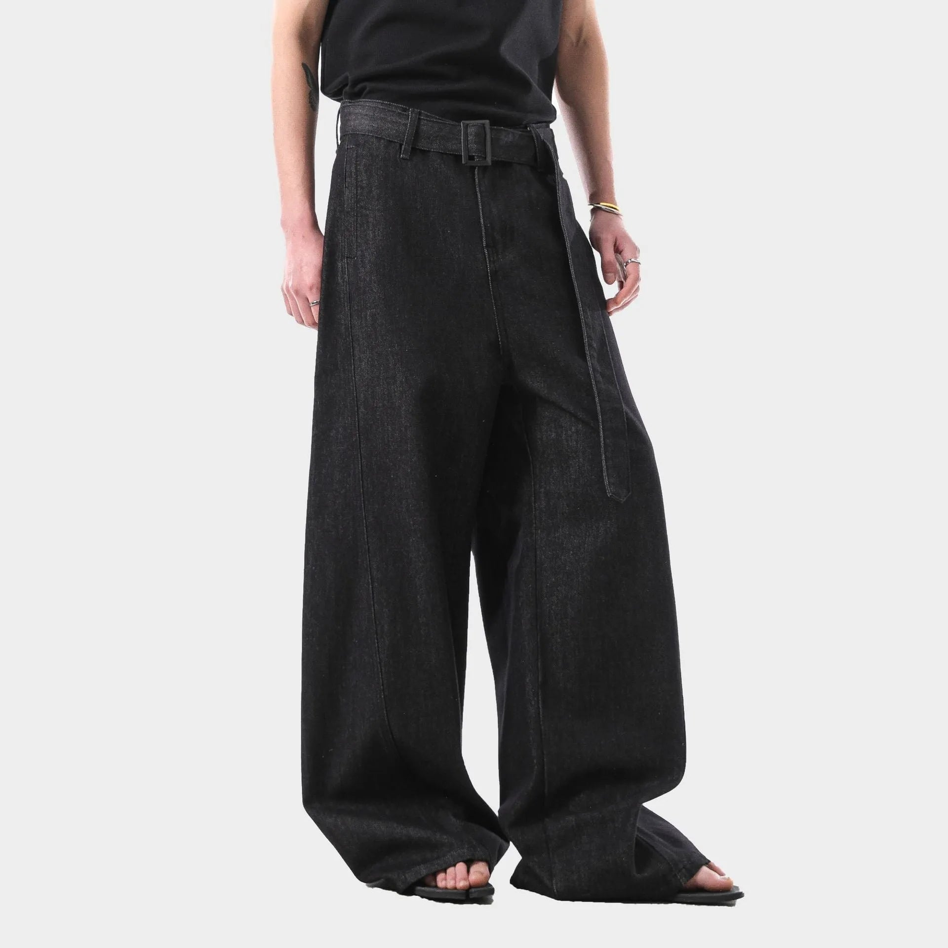 Black women's high-waist straight-leg jeans with zip fly in American retro style