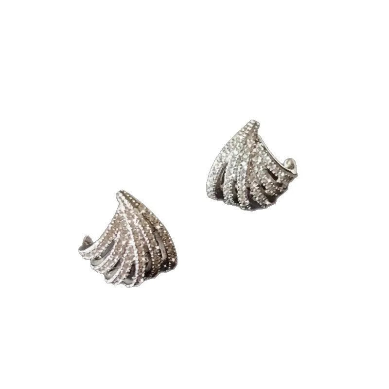 Women's geometric line design earrings in platinum colour with zircon construction