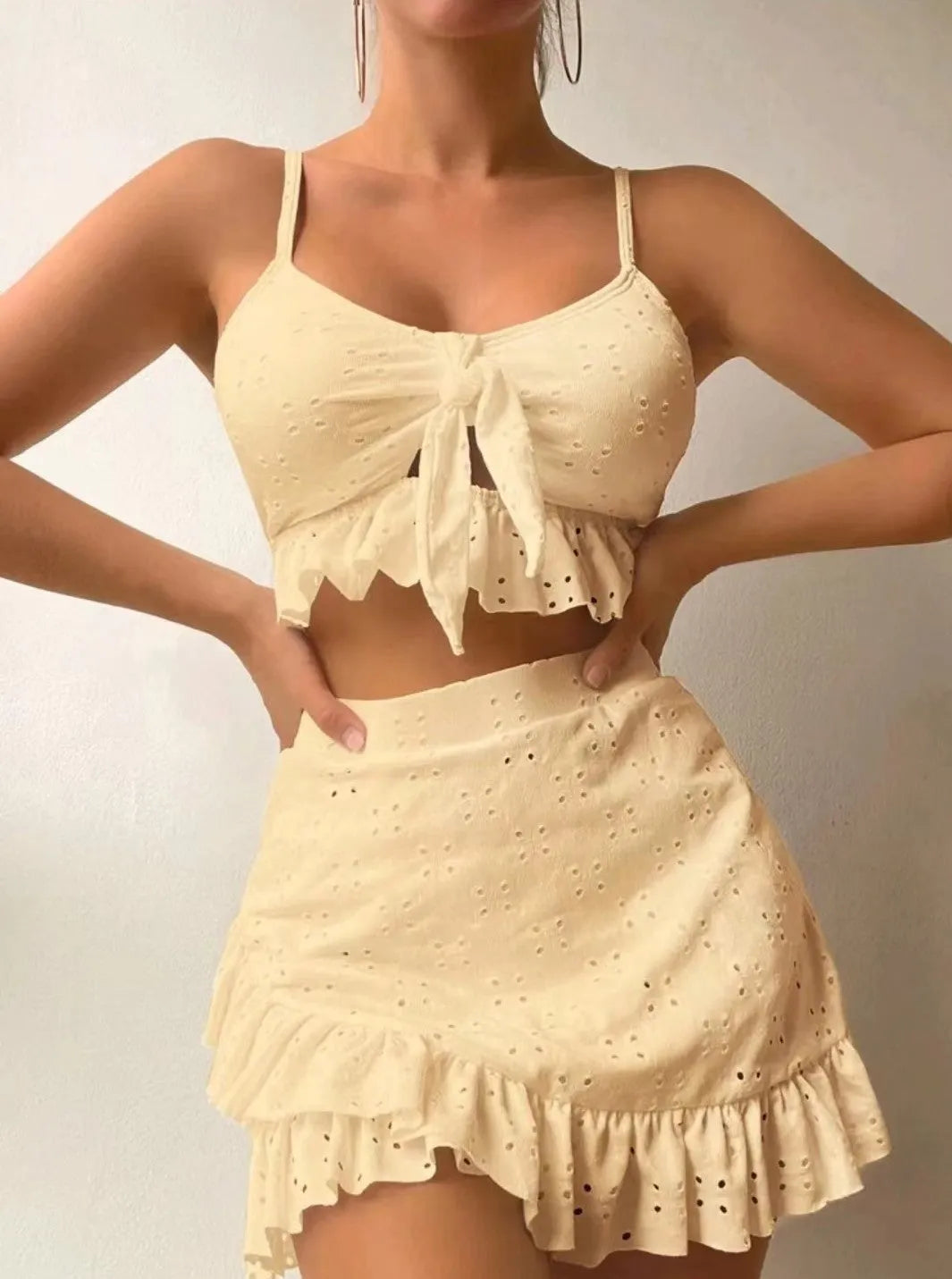 Women's solid colour three-piece split hip skirt bikini set in polyester for swimming and wading