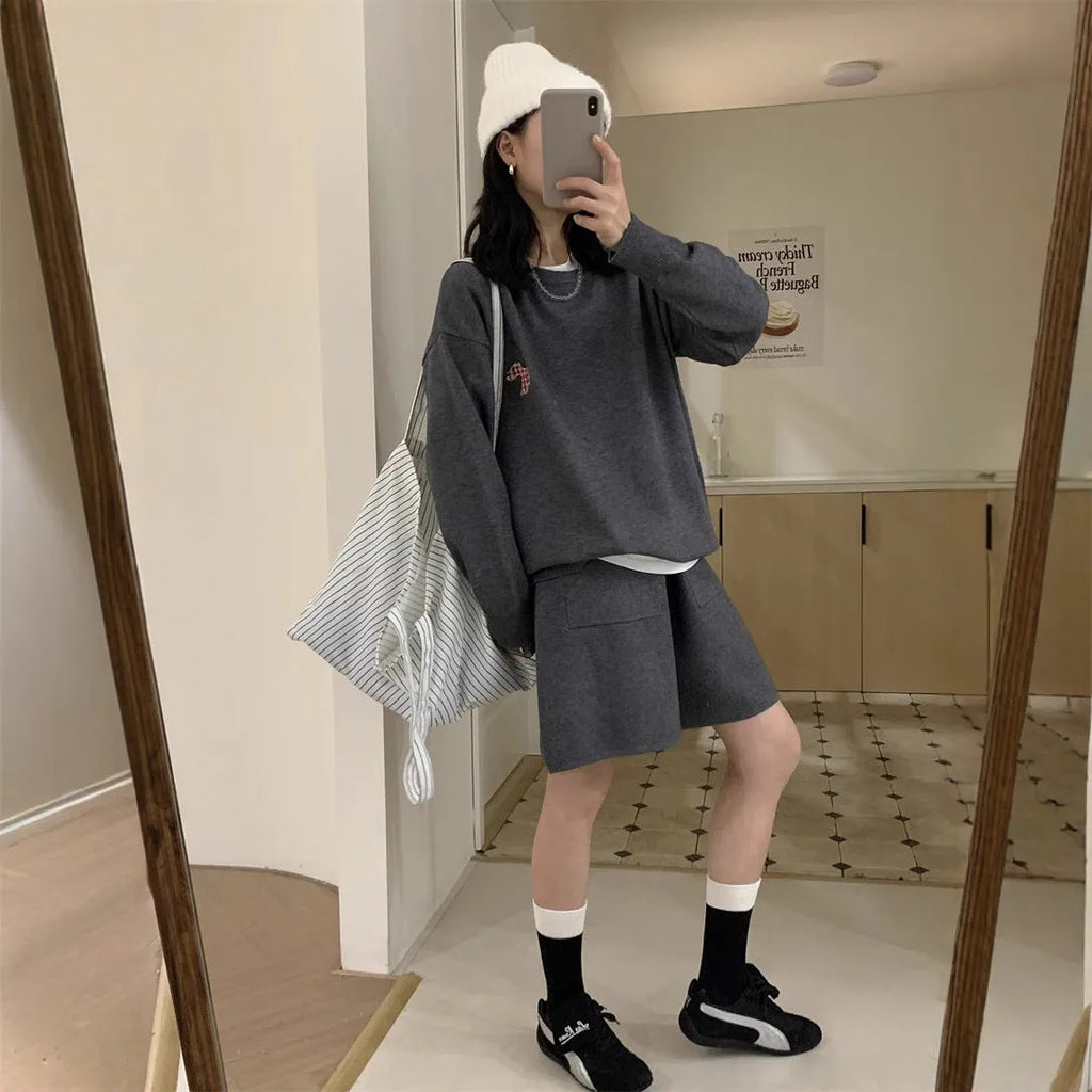 Women's milk blue knitted sweater and shorts casual suit with animal embroidery.
