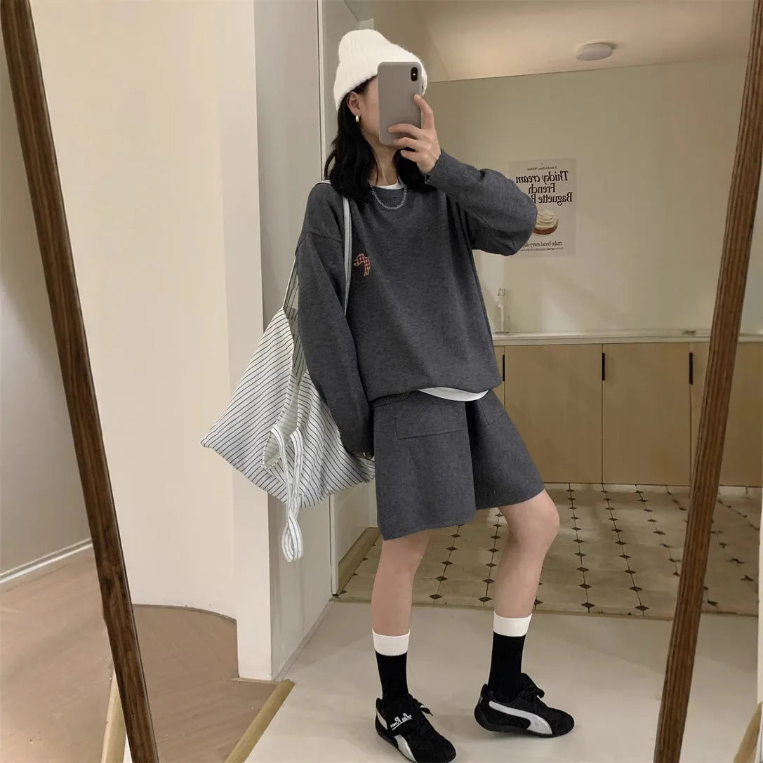 Women's milk blue knitted sweater and shorts casual suit with animal embroidery.