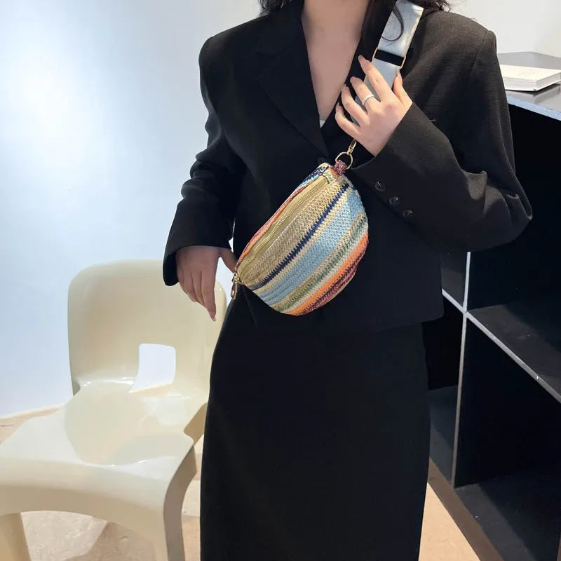 Straw woven shell-shaped beach bag with single shoulder strap in blue colour