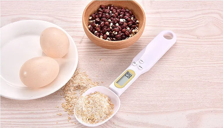 Household electronic measuring spoon scale in black, total length 23.2cm, spoon measures 7cm by 5.6cm