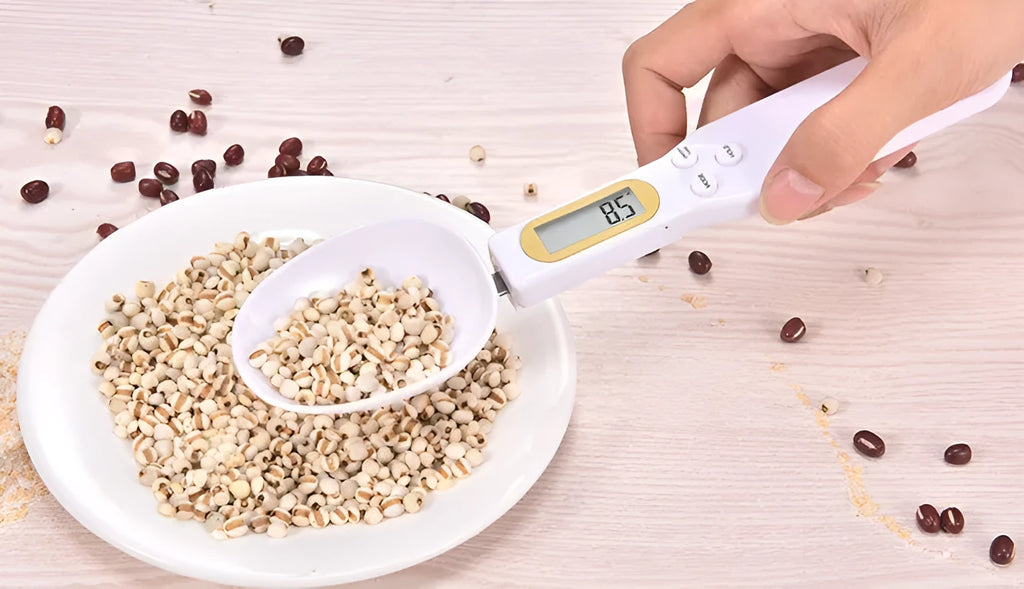 Household electronic measuring spoon scale in black, total length 23.2cm, spoon measures 7cm by 5.6cm