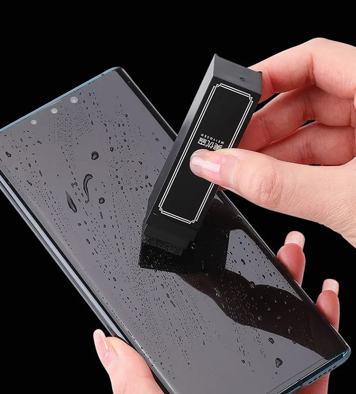Pack of 40 disposable screen cleaner wipes for mobile phones and touchscreen devices