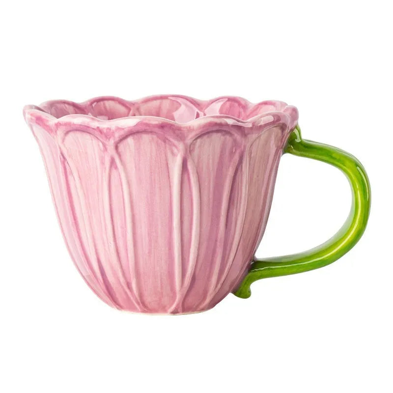Ceramic breakfast cup with flower patterns showing 500ml capacity and pastoral style design