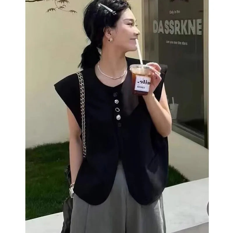 Women's loose fit vest in black with pocket detail and short length
