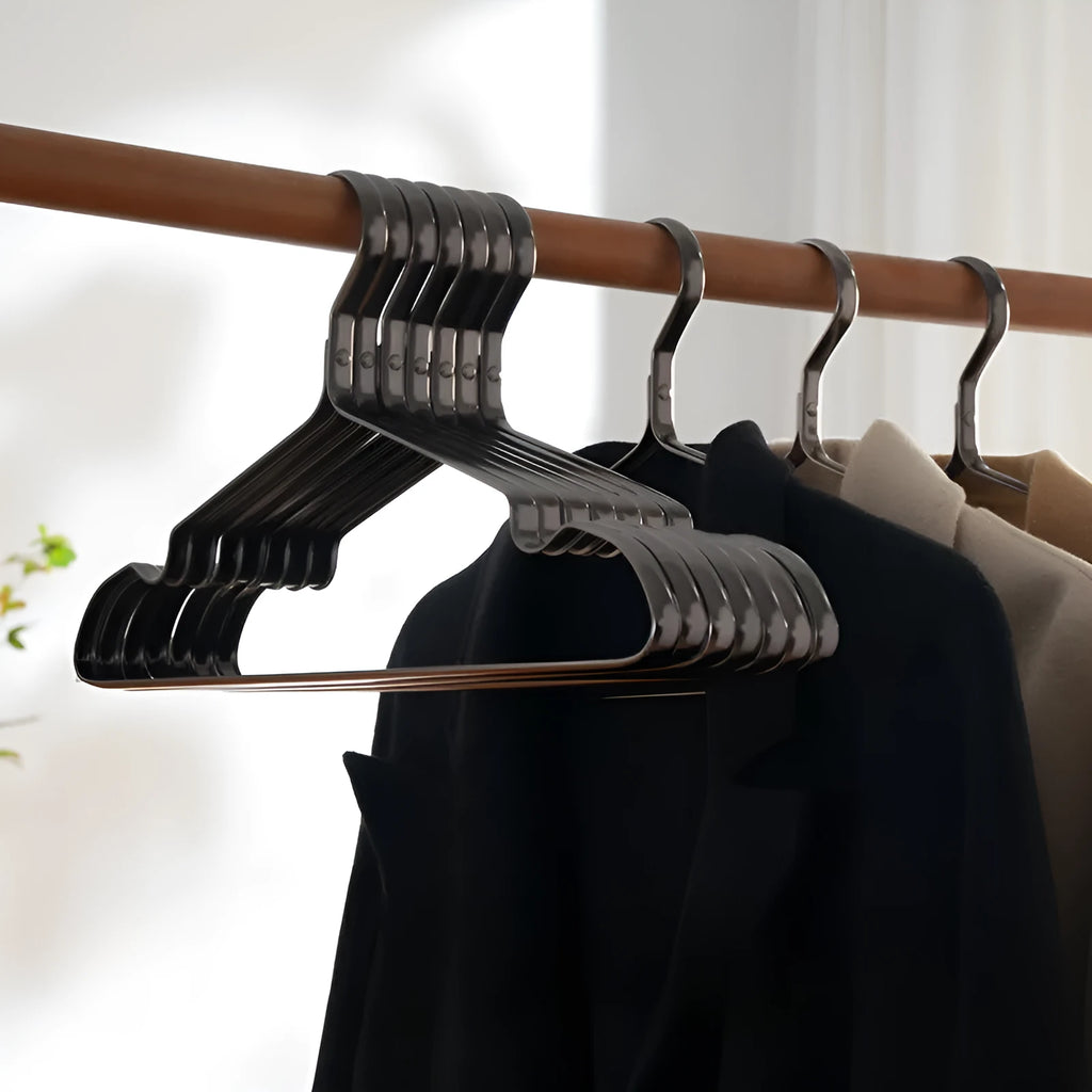 Black non-slip anti-rust clothes hanger for home use