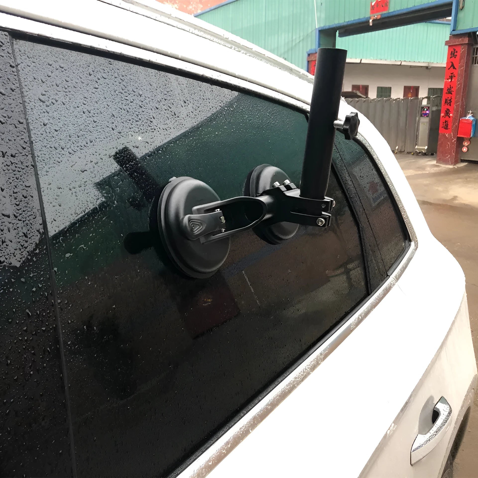 Black car sucker base with round suction cup for off-road flagpole mounting on vehicle windscreen