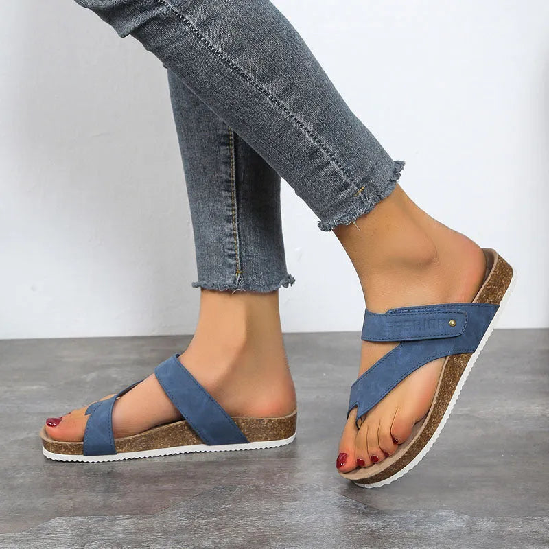 Flat toe ring thick-soled flip-flops in blue colour with foam sole construction