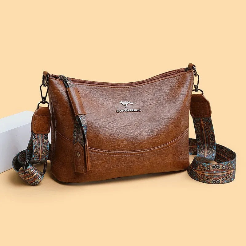Women's bucket bag in PU leather, crossbody style, outer pocket, black colour, horizontal square shape