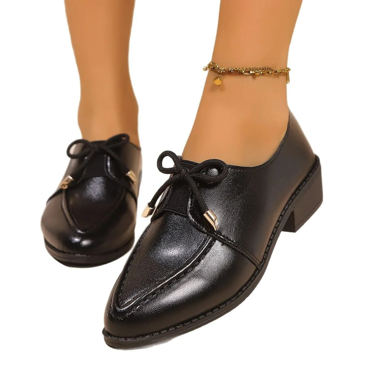 Women's simple flat shoes with a choice of buckle, large bow, or small bowknot decoration on the upper.