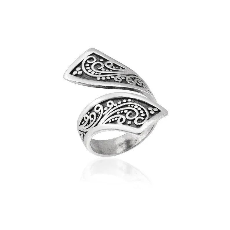 Silver-coloured alloy ring with adjustable opening, minimalist retro design for women