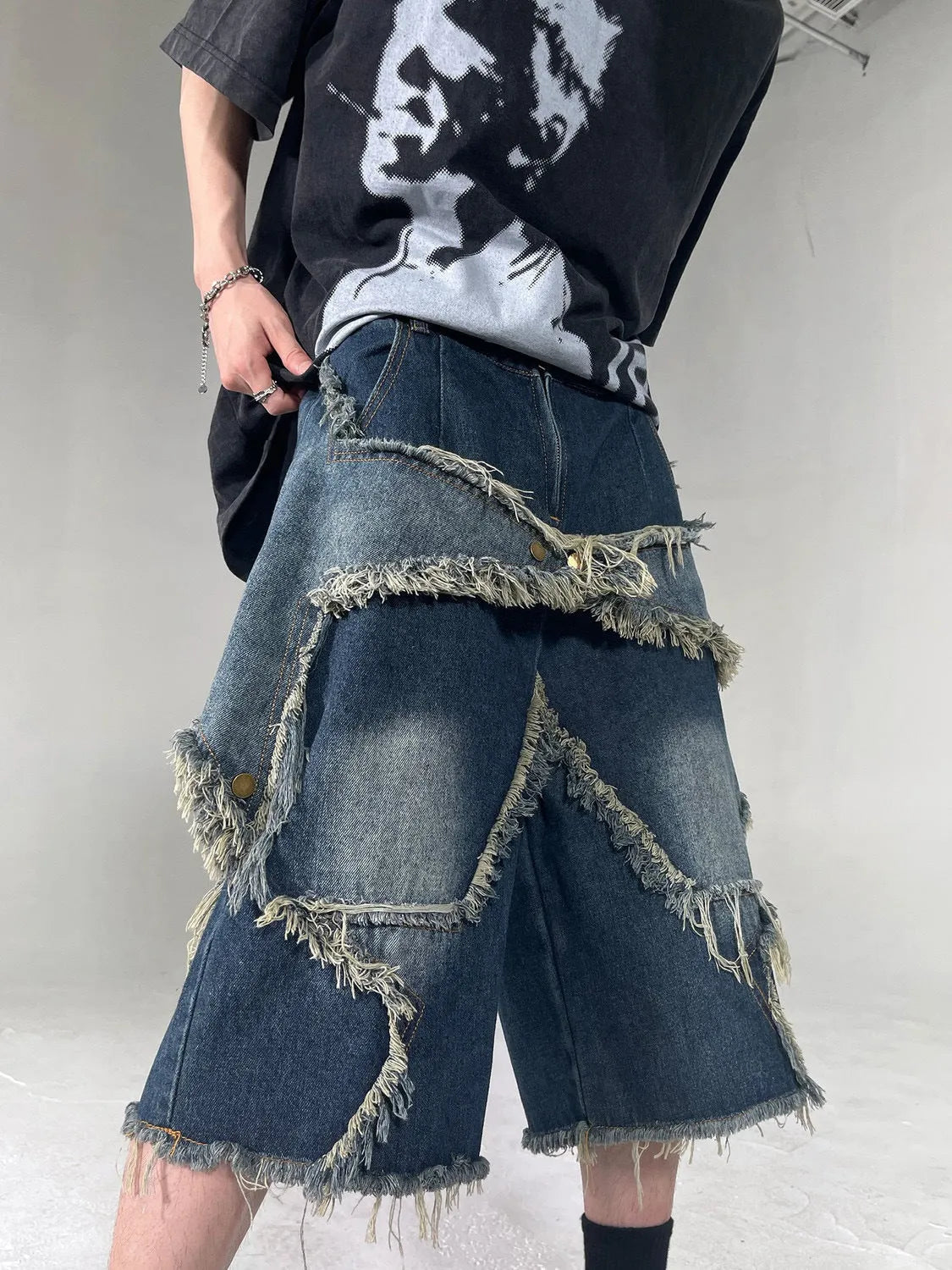 Men's blue denim shorts with loose retro fit, frayed details, and five-pointed star motif on micro-elastic cotton fabric