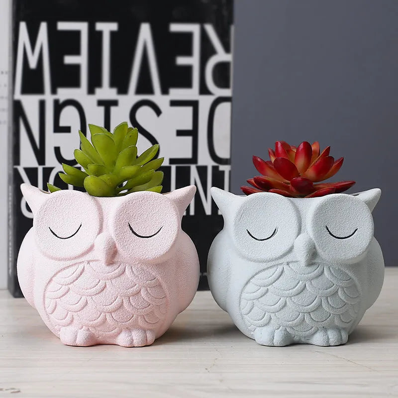 Ceramic owl succulent flower pot with frosted finish in light pink, 11x9x9cm