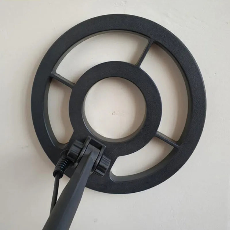 GC1028 professional metal detector with black and yellow colouring and LCD display
