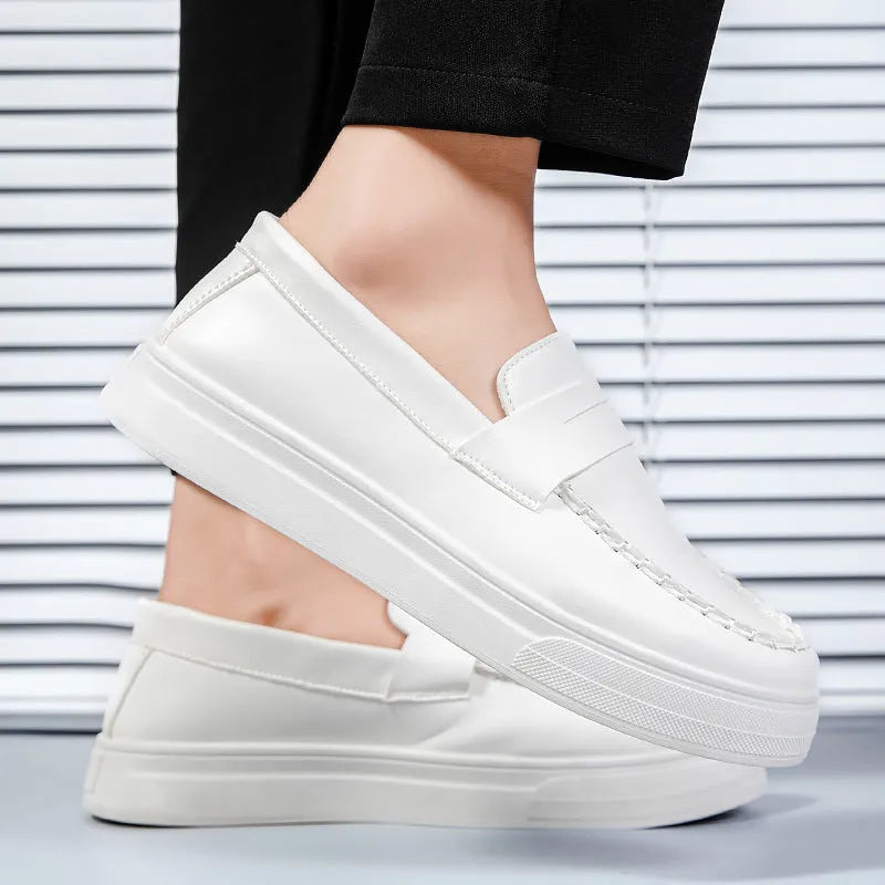 British style casual leather shoes with round toe and breathable PU upper in black and white