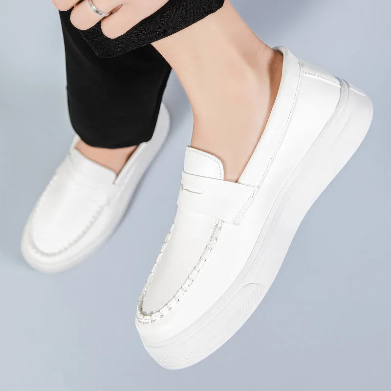 British style casual leather shoes with round toe and breathable PU upper in black and white