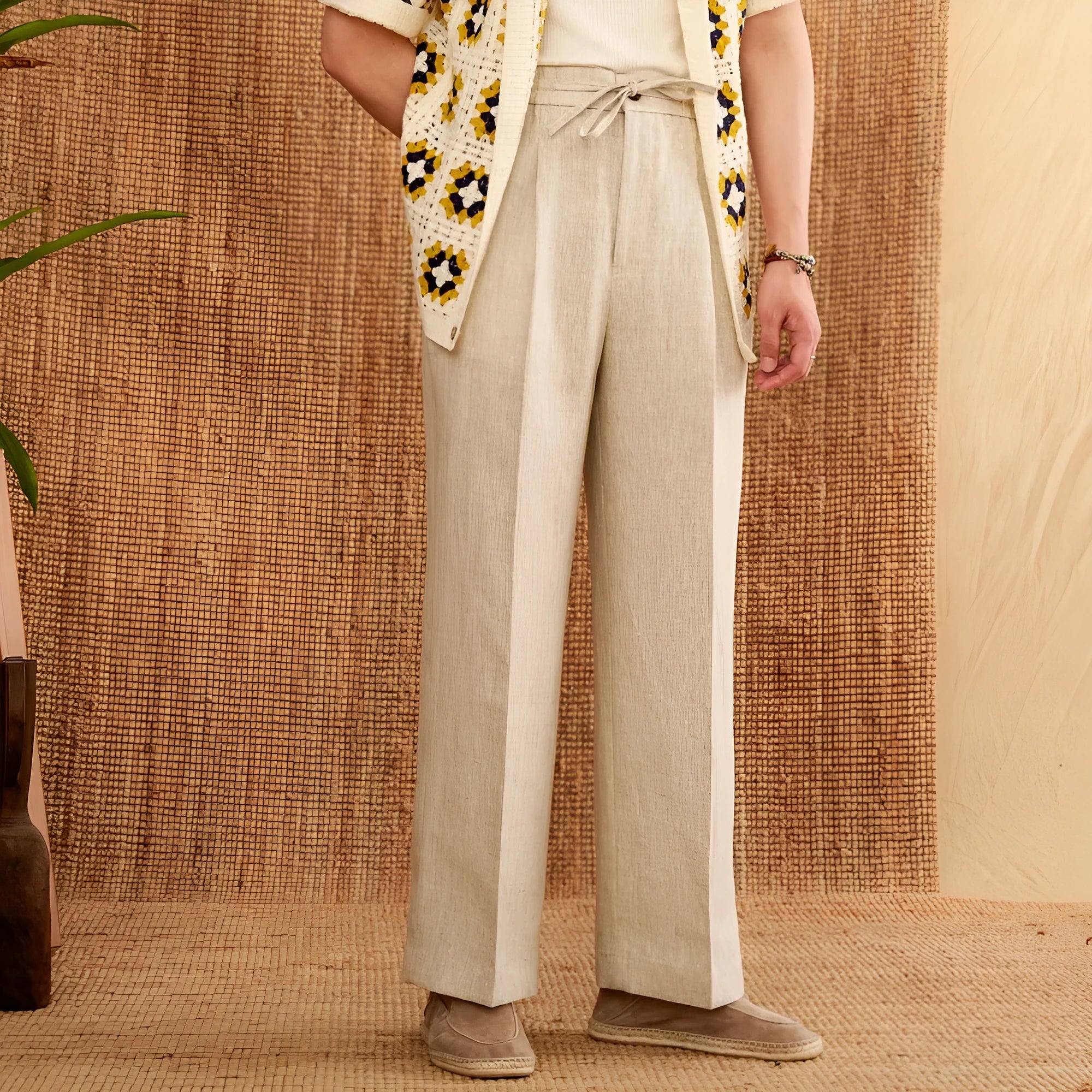 Women's linen trousers with elastic waist in straight-leg high-waist design, navy blue colour