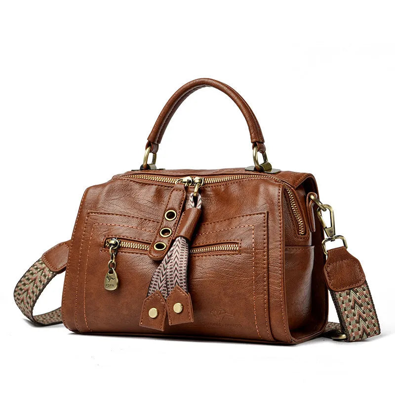 Retro-inspired women's crossbody bag in six colours with sandwich pocket design