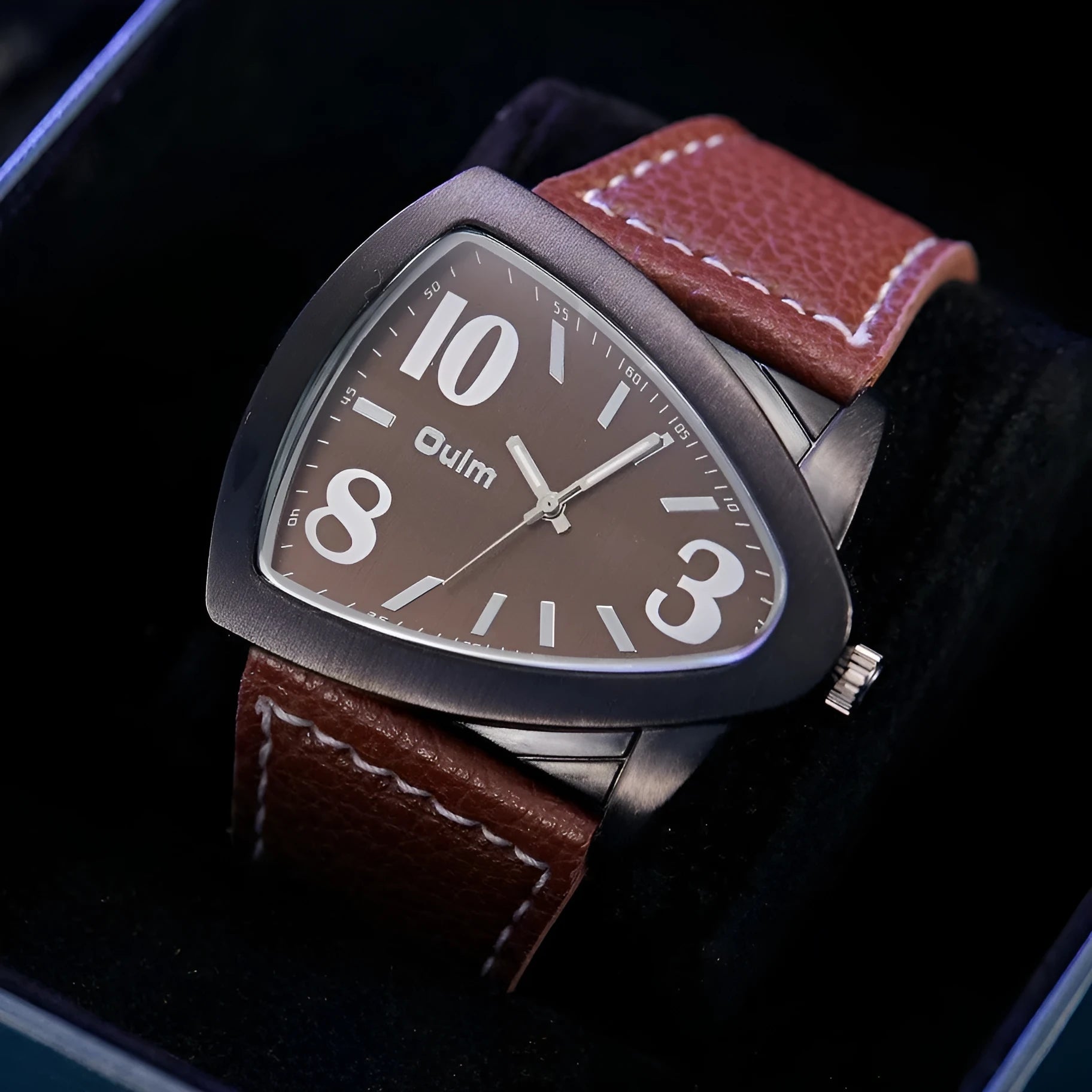 Men's casual watch with triangle patterned strap and quartz movement in brown colour