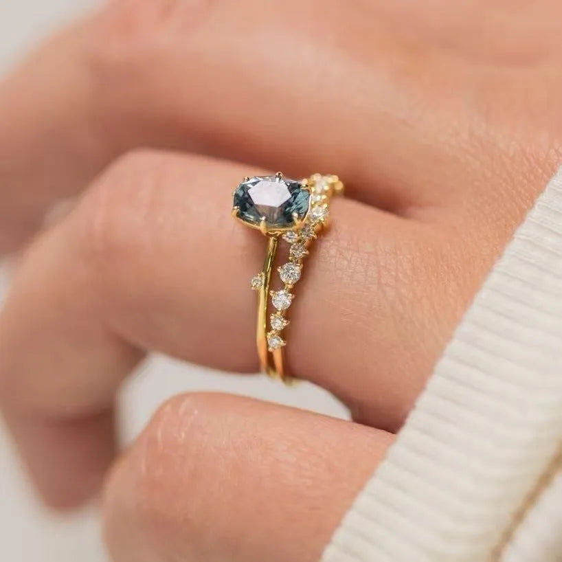 Gold plated floral-shaped women's ring with green zircon stones on an alloy band.