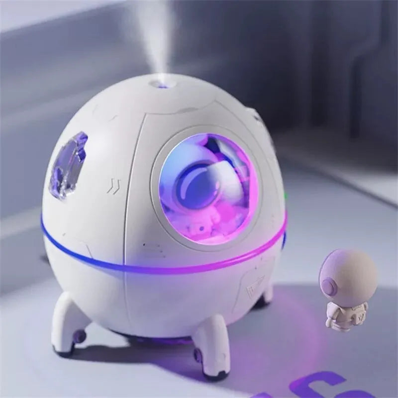 Astronaut-themed USB desktop humidifier with colourful LED light and 220ml water capacity