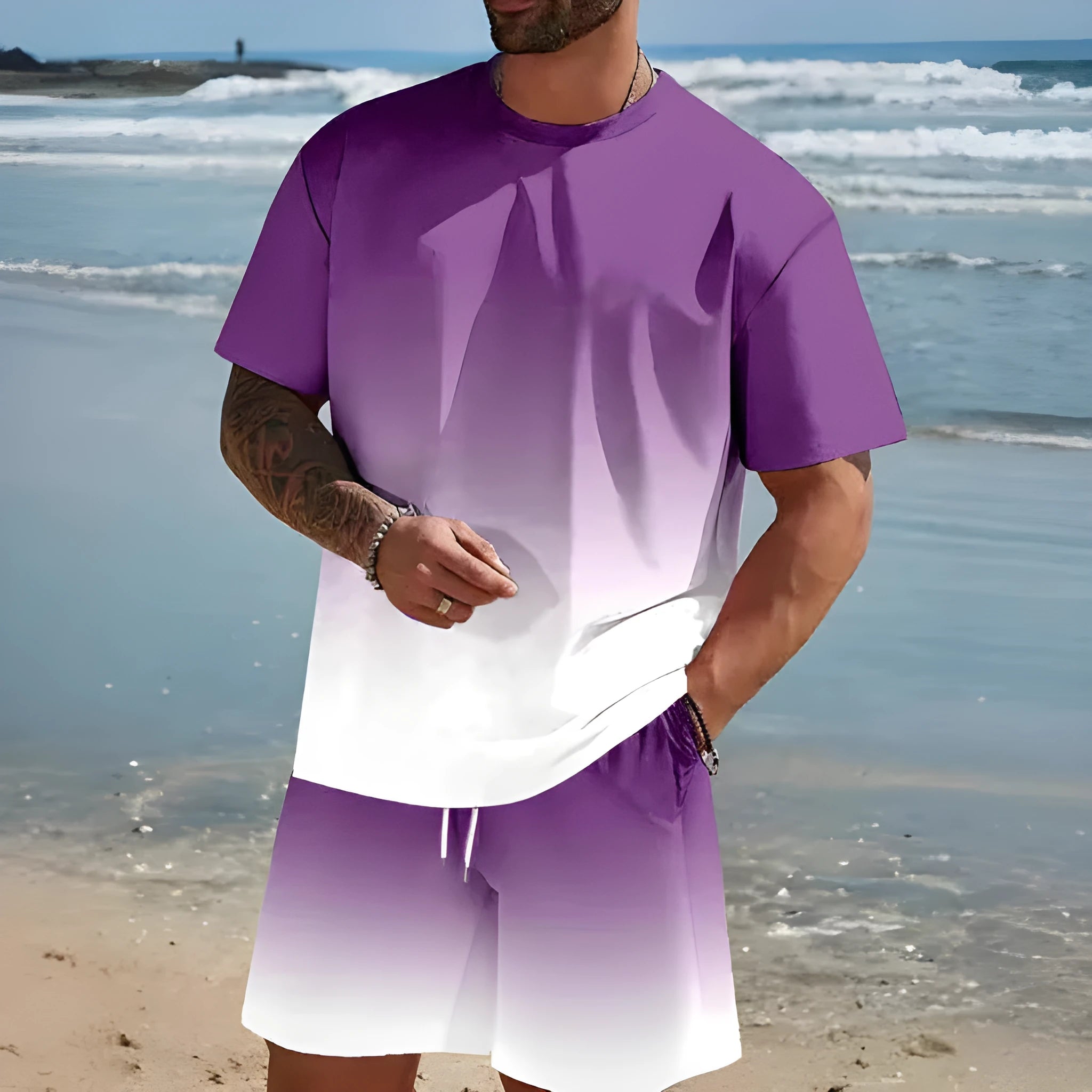 Men's loose fit short-sleeved T-shirt and matching shorts set in summer leisure wear