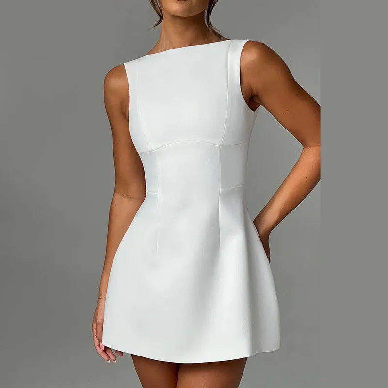 Slim-fitting backless sling dress with high waist and sleeveless design in summer colours