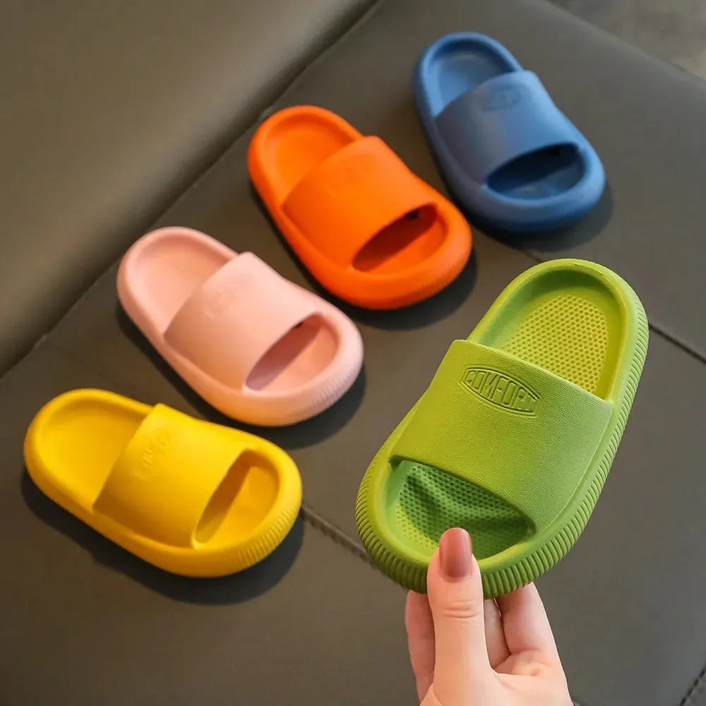 Children's EVA slippers in mixed colours with injection-moulded sole construction