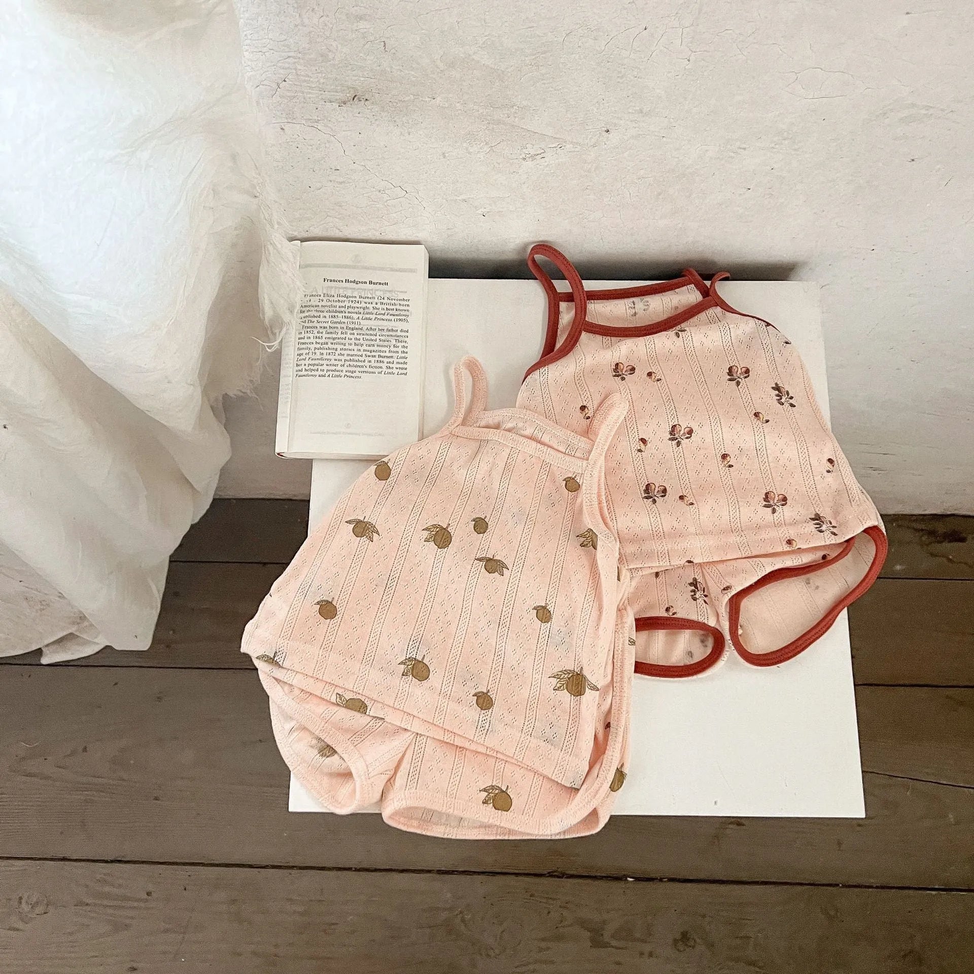 Children's cotton corduroy two-piece pajama set with pullover shirt and shorts in floral colour