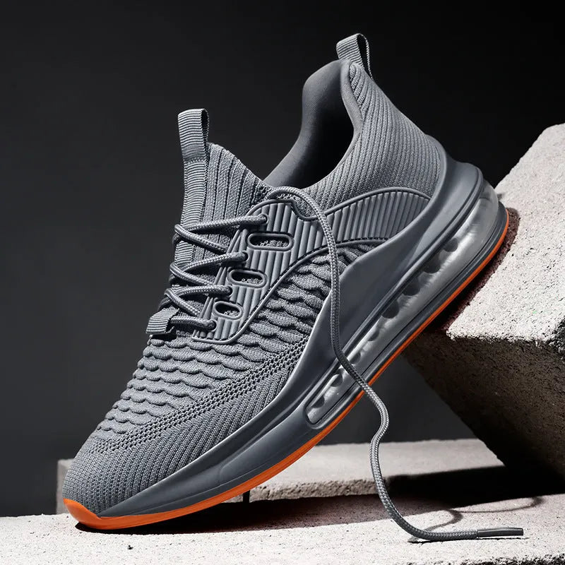 Men's low-top mesh running sneakers in black with rubber sole and lace-up closure