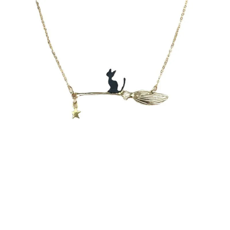 Black cat Halloween necklace for women with detailed feline pendant in alloy metal