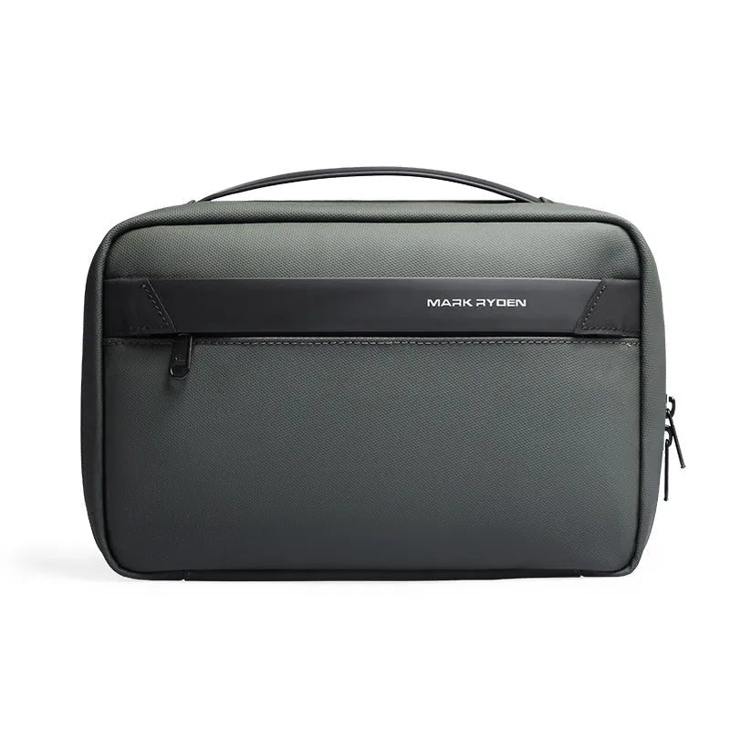 Multi-layer wet dry separation toiletry bag in Oxford cloth with below 20L capacity
