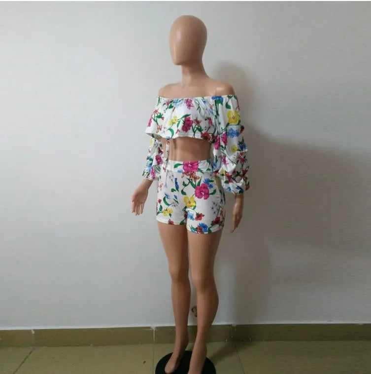 Women's multicolour digital print two-piece outfit with pile sleeves on short top and matching shorts