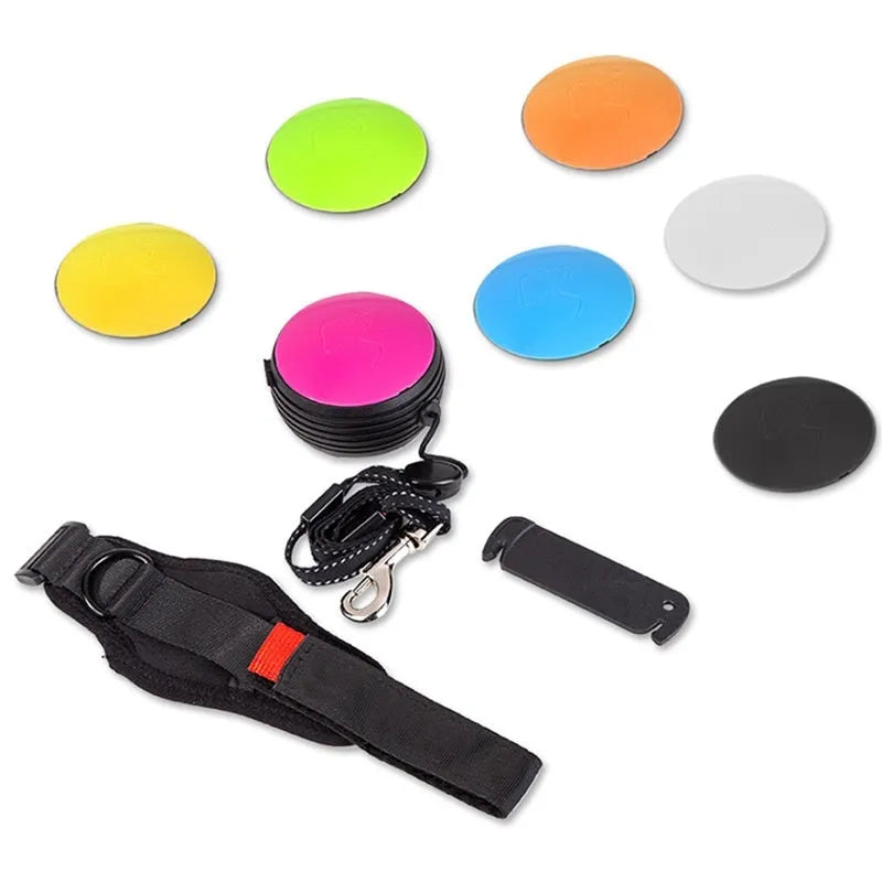 Automatic retractable dog leash extended to 3 metres with secure clip attachment