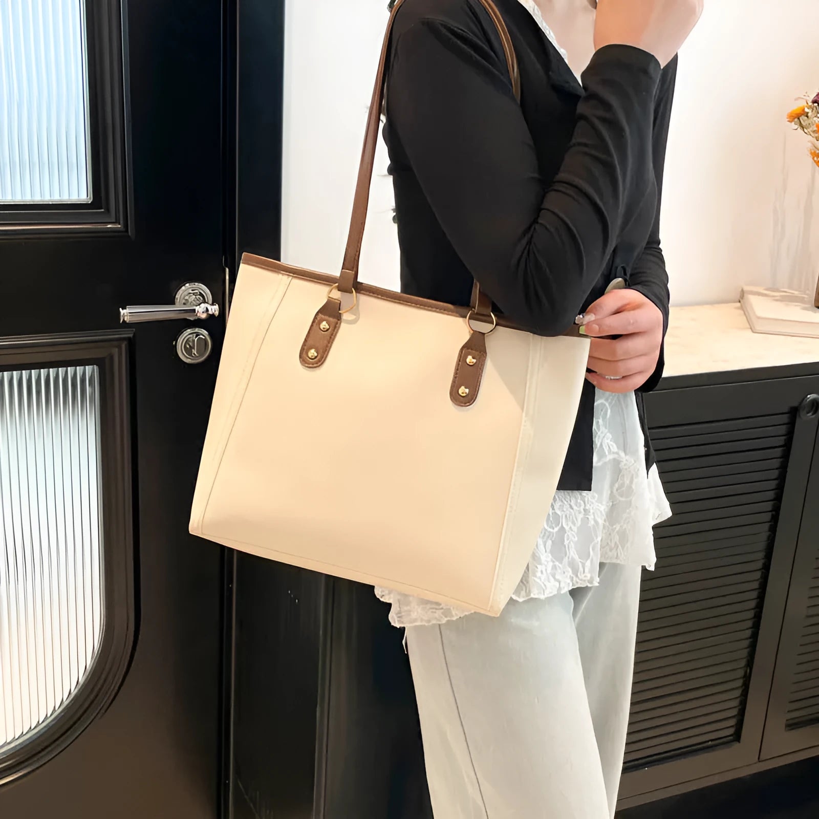 Korean style black shoulder underarm bag with horizontal square shape and sandwich pocket design