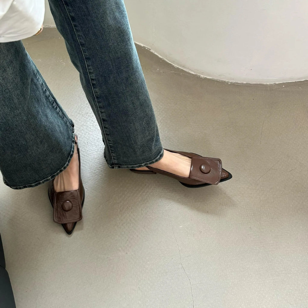 Women's low heel closed toe sandals with pointed toe and back strap in PU, available in four colours