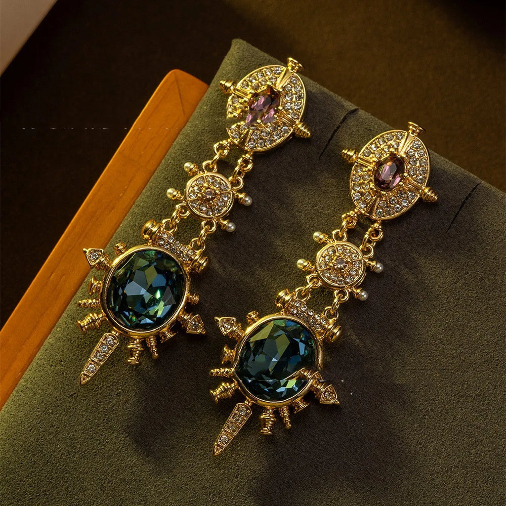 Gold retro geometry stud earrings with diamond treatment and round elements