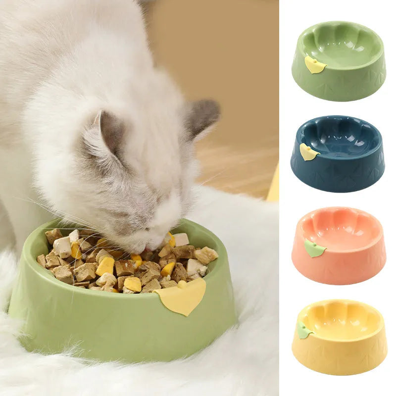 Plastic pet bowl in green, 16x7.5cm, anti-tip design for cats and small dogs