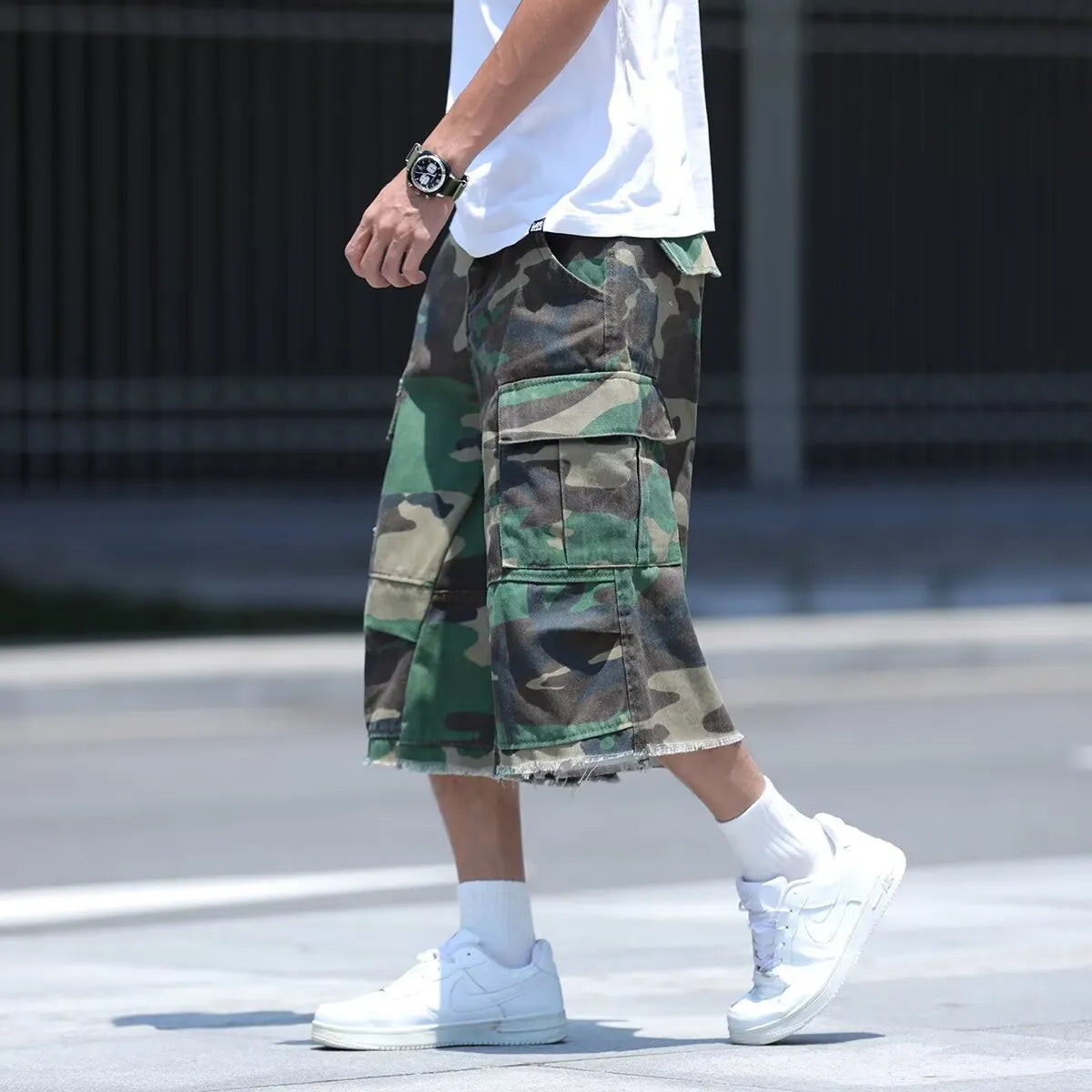 Cotton camouflage shorts with American retro workwear style in loose fit and cropped summer length
