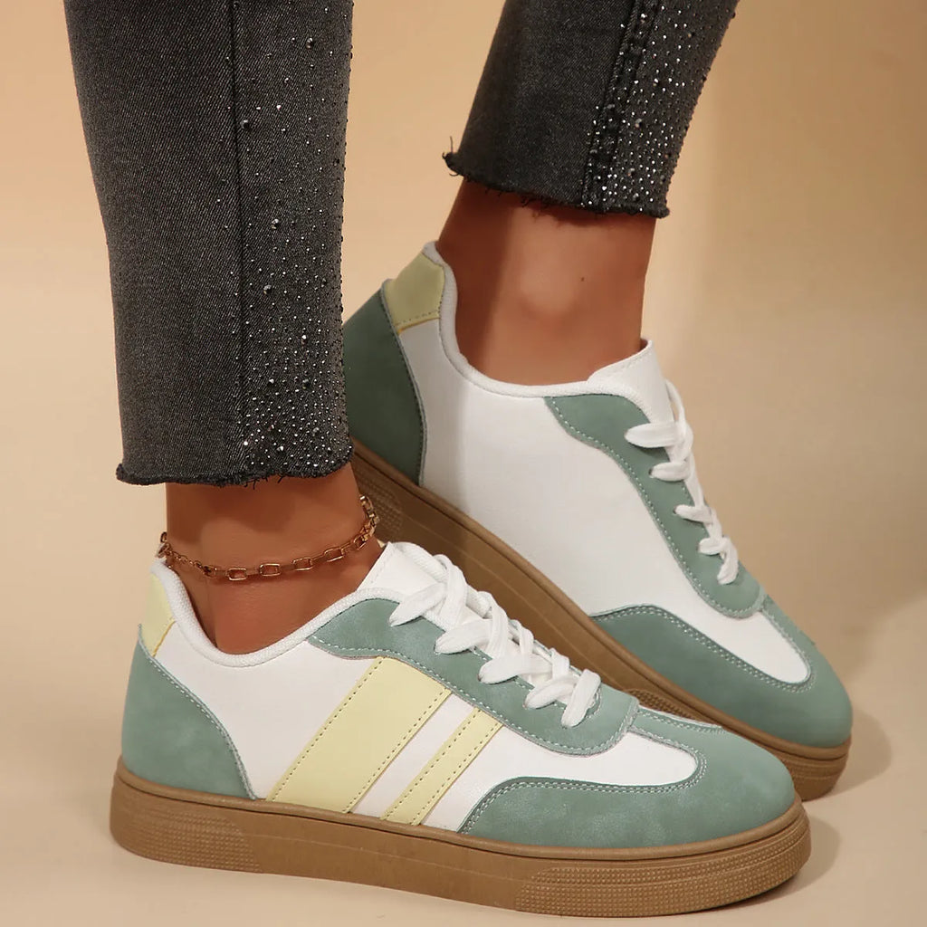 Retro women's casual low-top pumps in green with cross straps and rubber sole