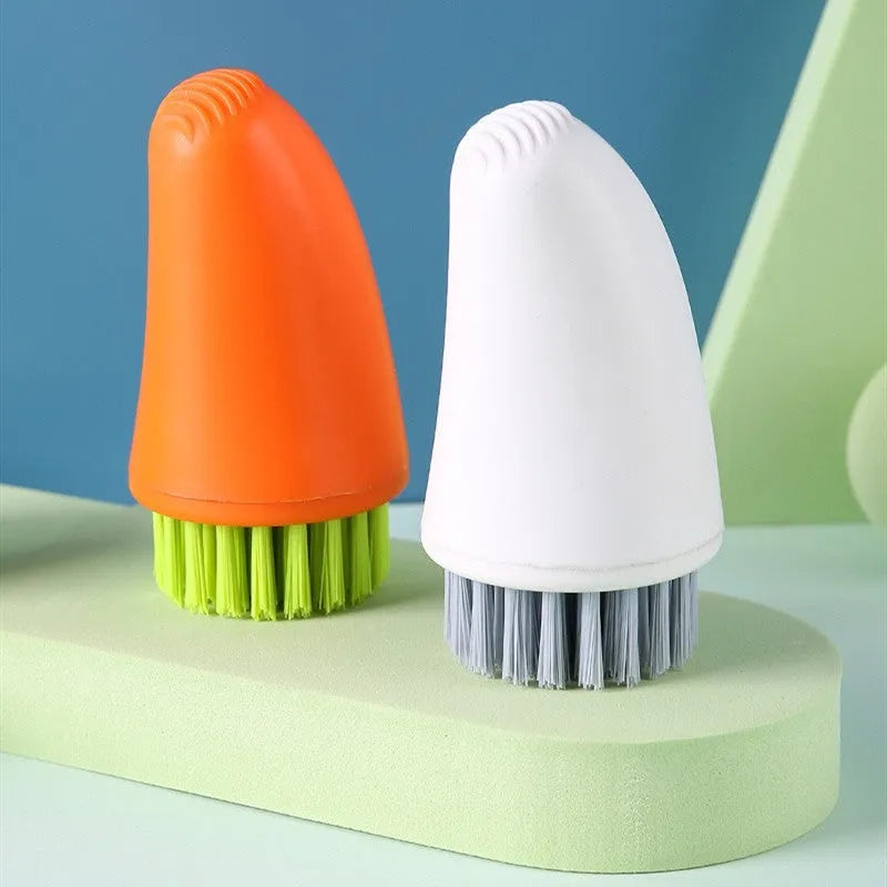 Carrot-shaped kitchen brush with nylon bristles in orange and white colour options