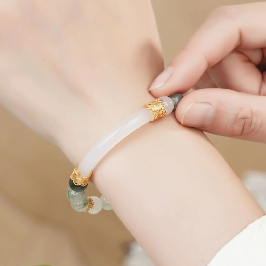 Emerald green Tian Shan Cui half bracelet with floating flower girl round motif, 20g women's national style accessory