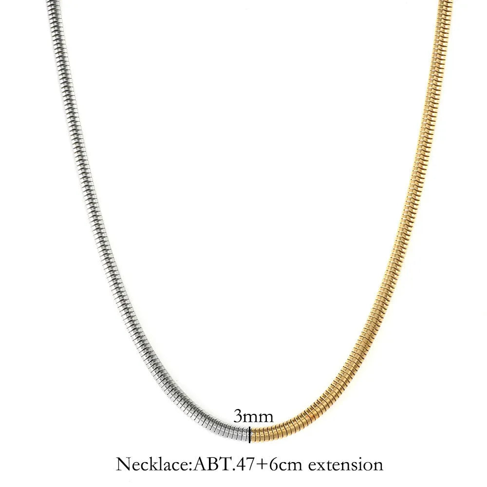 Gold-coloured stainless steel snake bone chain necklace with a 3mm width and geometric design.