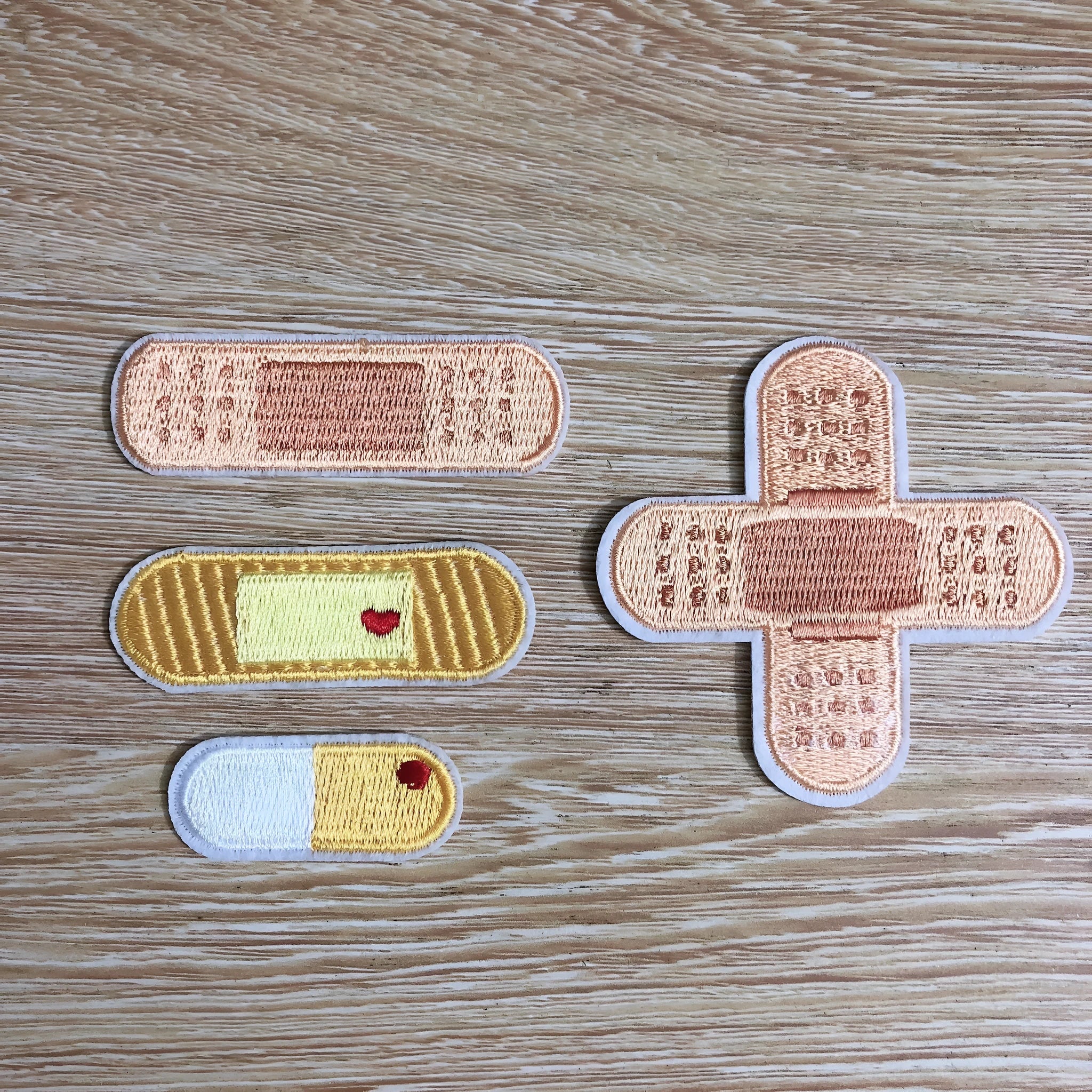 Computer embroidered fabric patch badges with lace craft stitching for clothing decoration