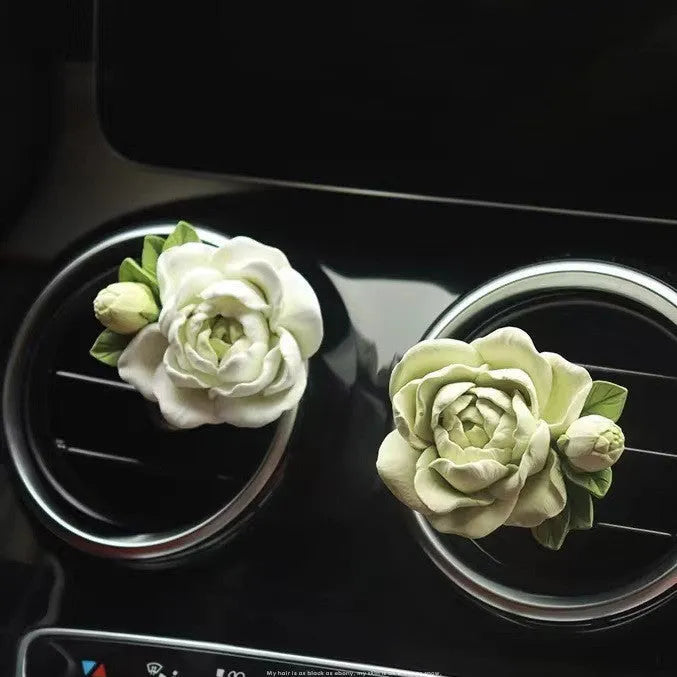 Solid gypsum car air vent perfume diffuser in off-white or green with 5ml jasmine oil bottle.